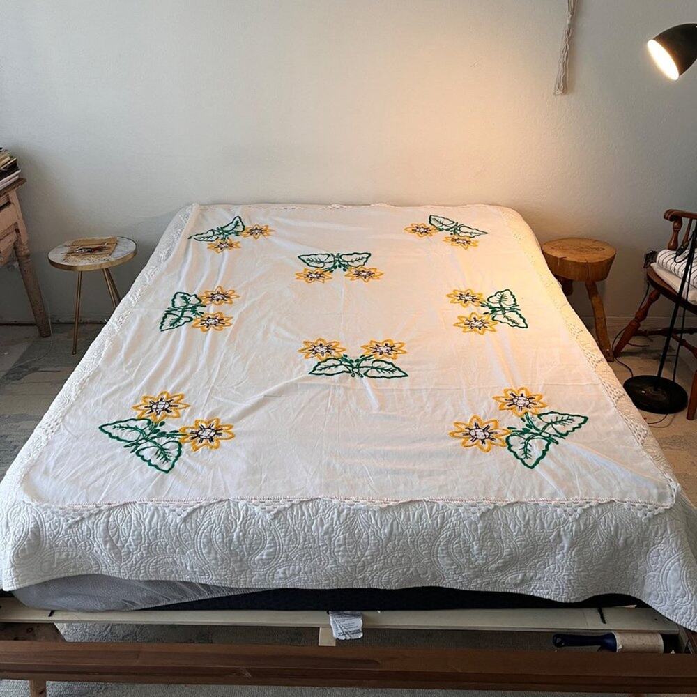 Vintage  handmade multicolor Flora  Embroidery  TableCloth